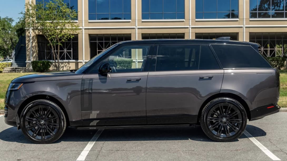 Range Rover side profile after an exterior detail